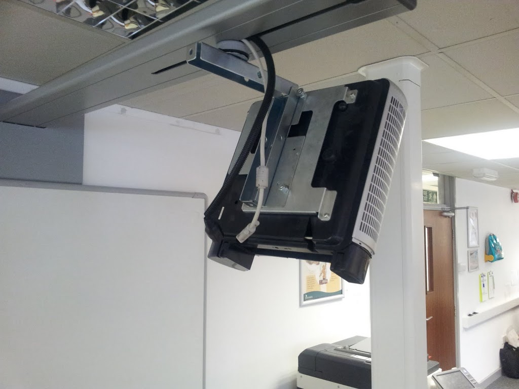 How do I remove my PRM30 projector?